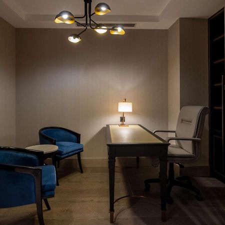Hilton Mall Of Istanbul Ngoại thất bức ảnh The interior of the office of the President of the University of Novi Sad