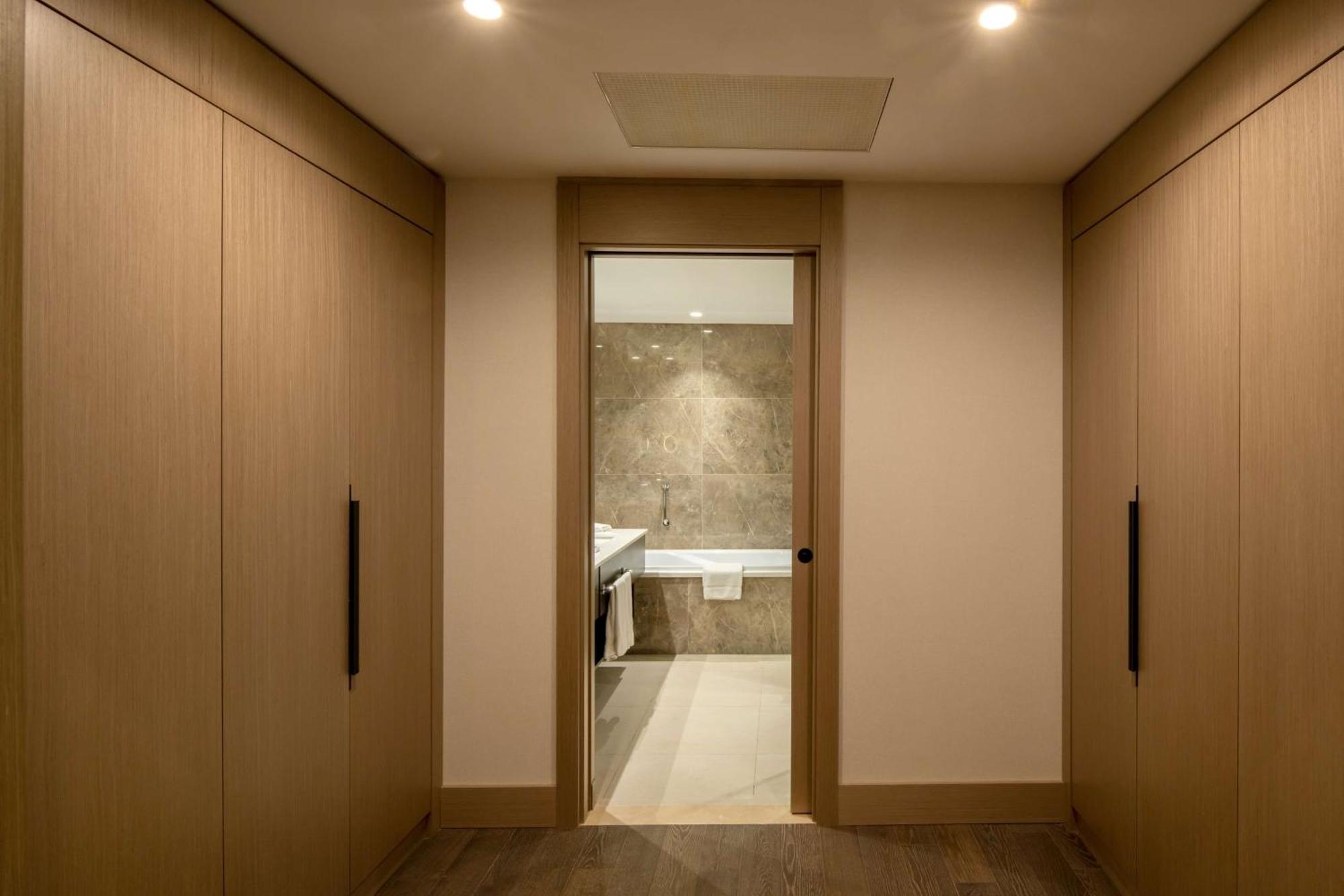 Hilton Mall Of Istanbul Ngoại thất bức ảnh A walk-in closet
